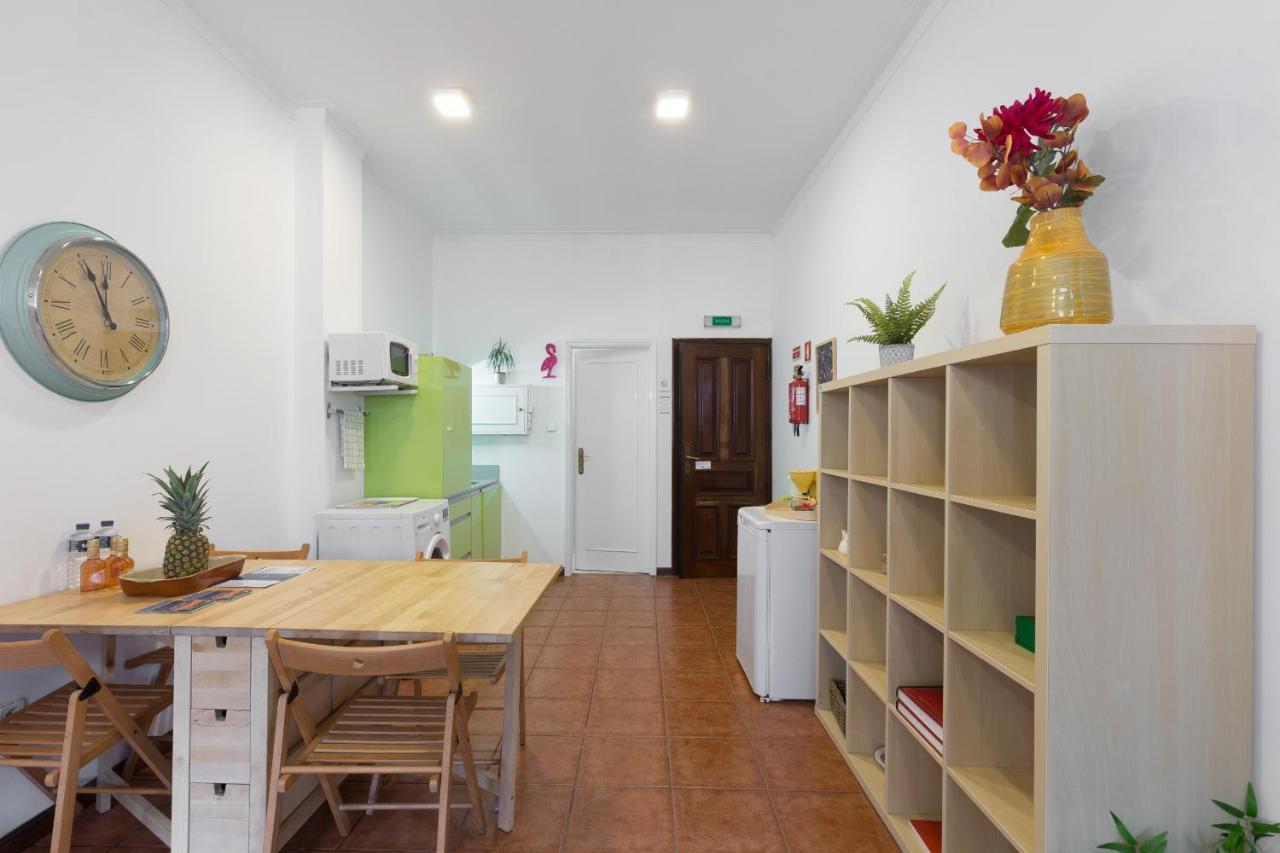 Cozy Sunny Flats By Hostwise Apartment Порто Екстериор снимка
