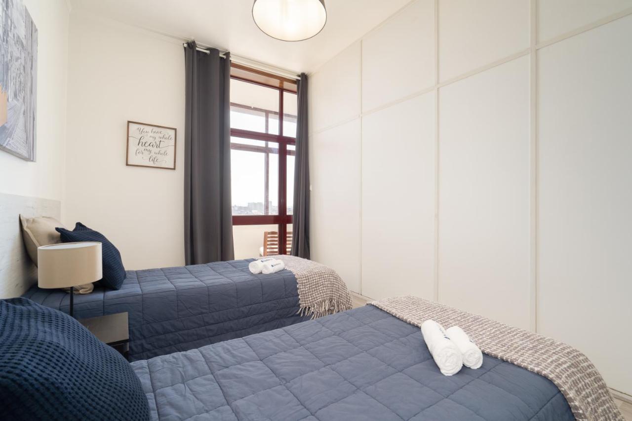 Cozy Sunny Flats By Hostwise Apartment Порто Екстериор снимка