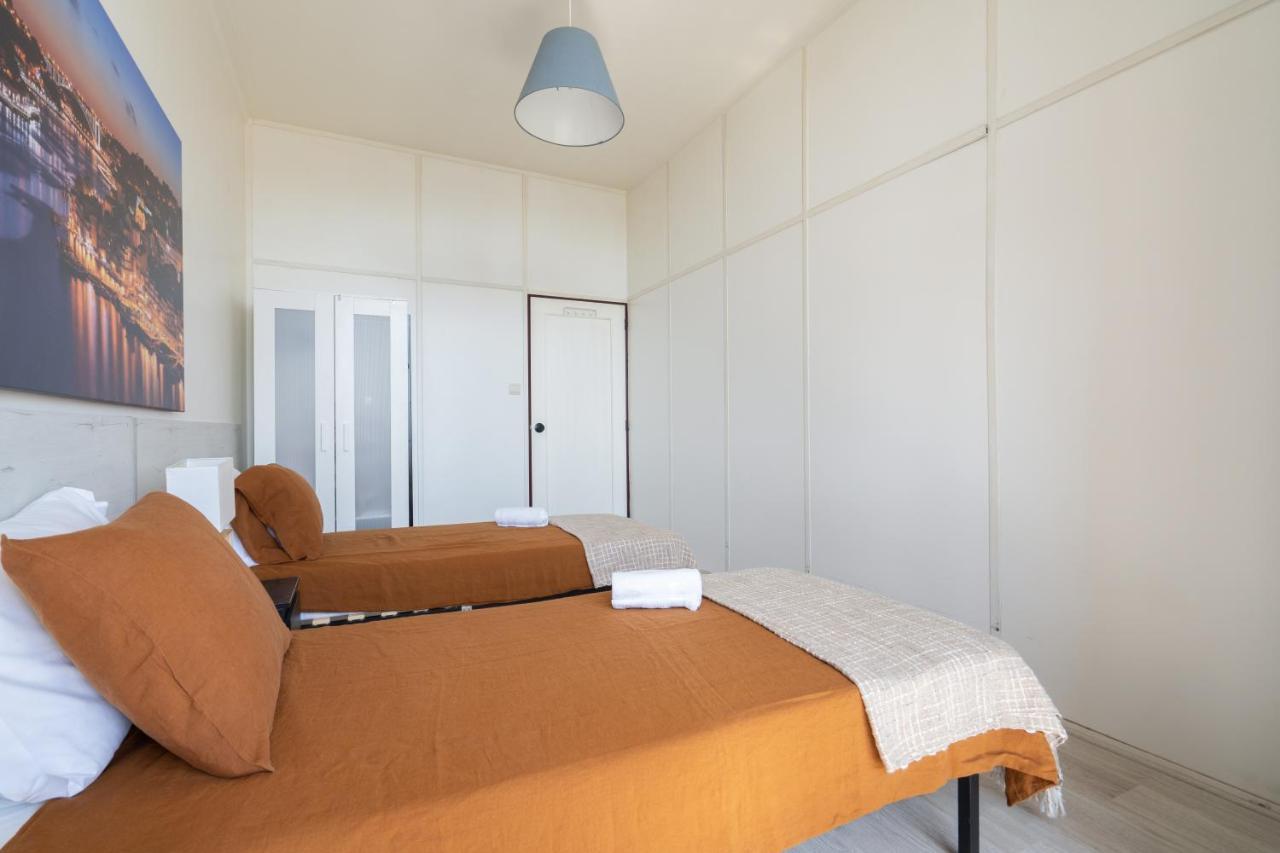 Cozy Sunny Flats By Hostwise Apartment Порто Екстериор снимка