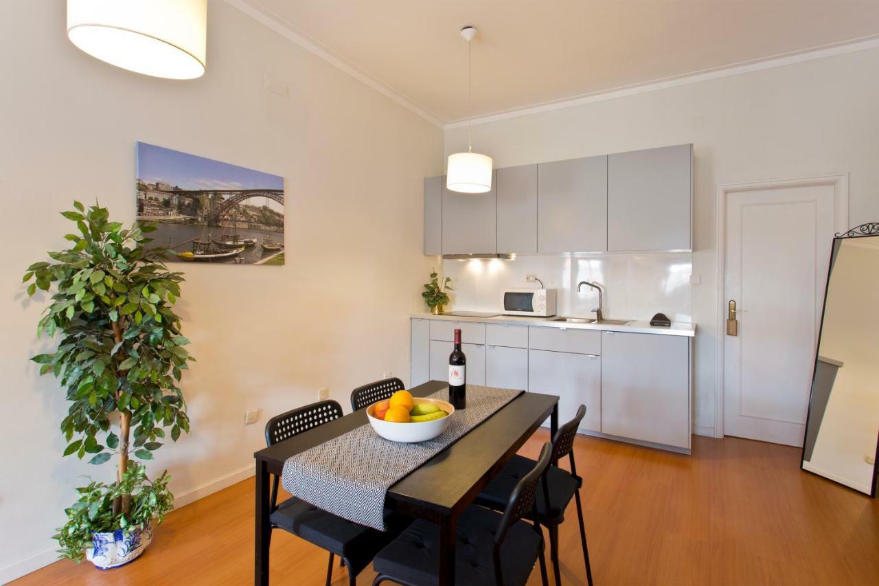 Cozy Sunny Flats By Hostwise Apartment Порто Екстериор снимка