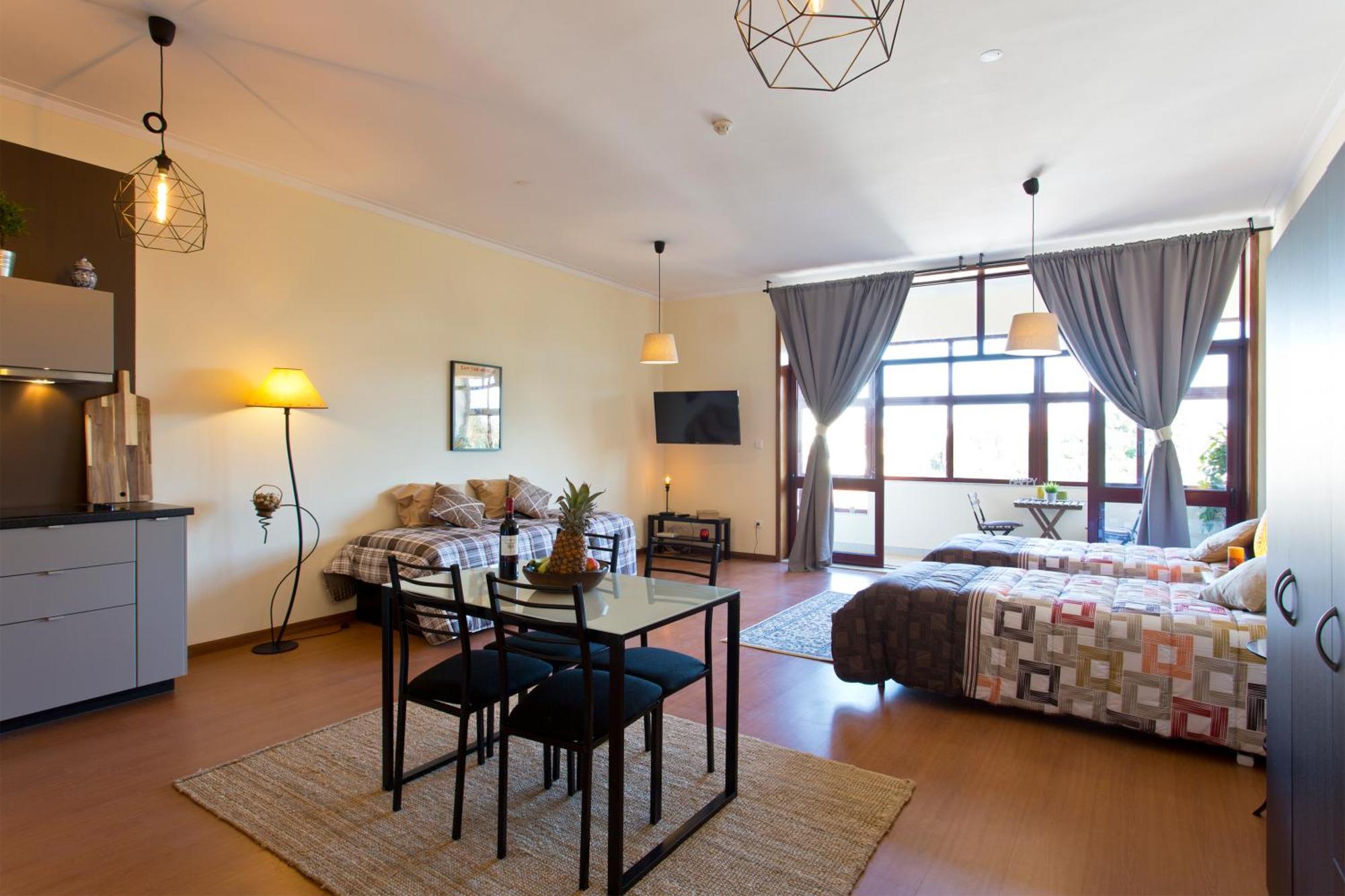 Cozy Sunny Flats By Hostwise Apartment Порто Екстериор снимка