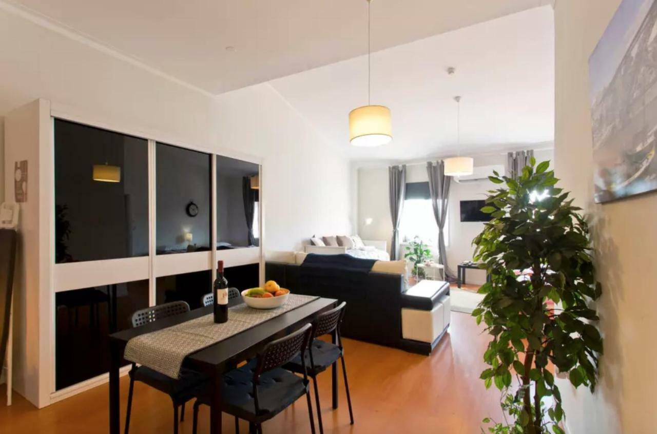 Cozy Sunny Flats By Hostwise Apartment Порто Екстериор снимка