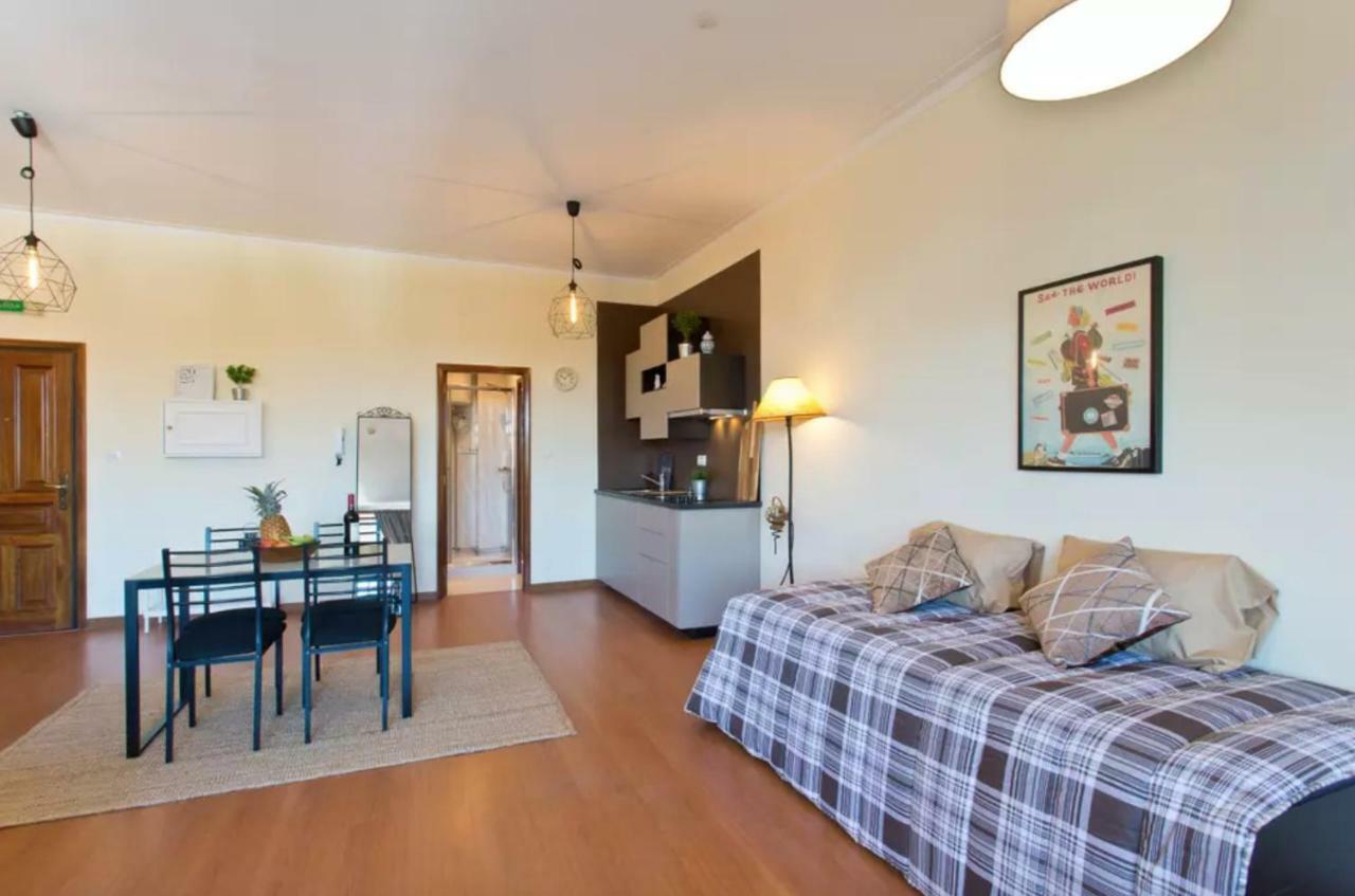 Cozy Sunny Flats By Hostwise Apartment Порто Екстериор снимка