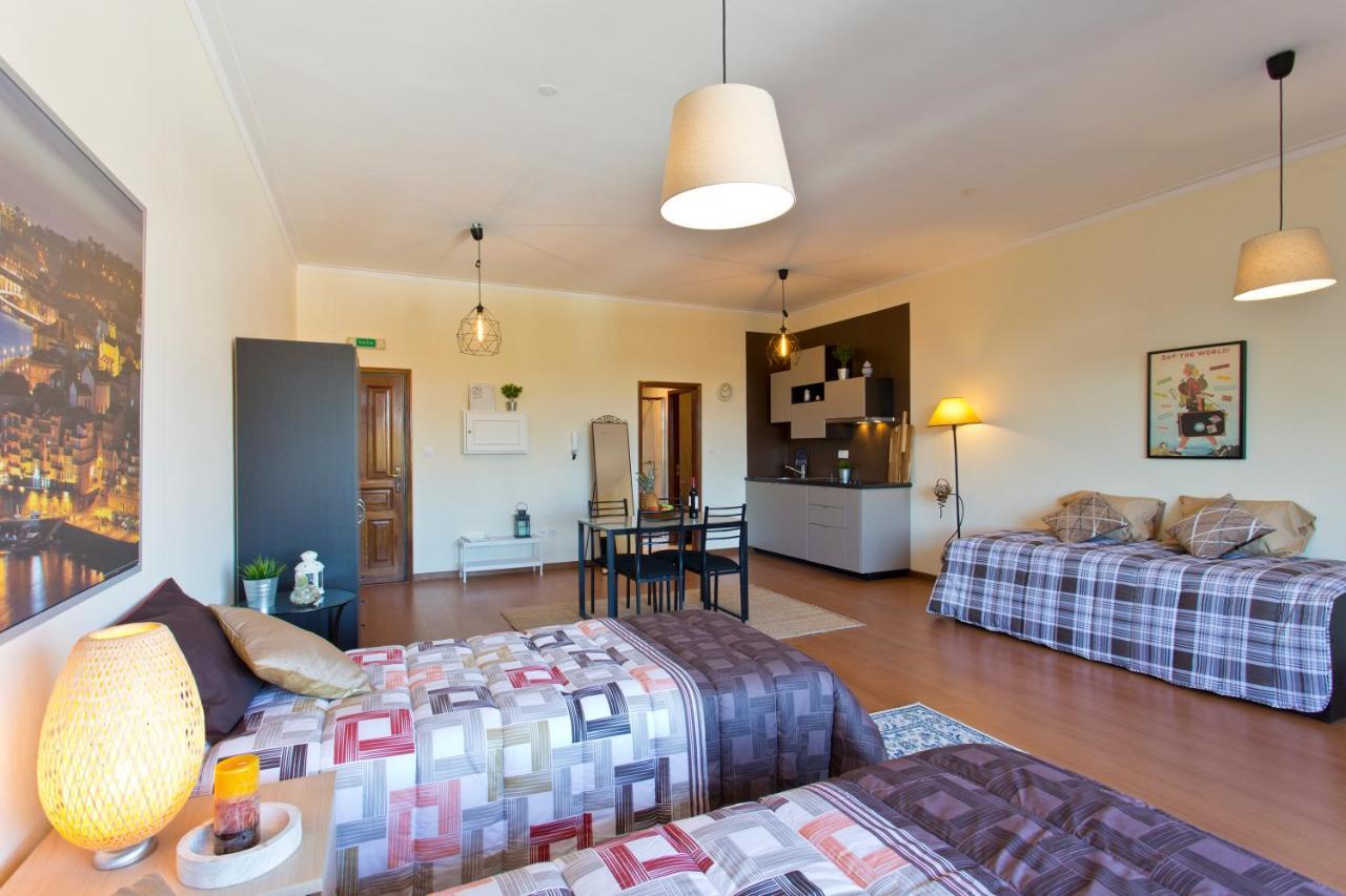 Cozy Sunny Flats By Hostwise Apartment Порто Екстериор снимка