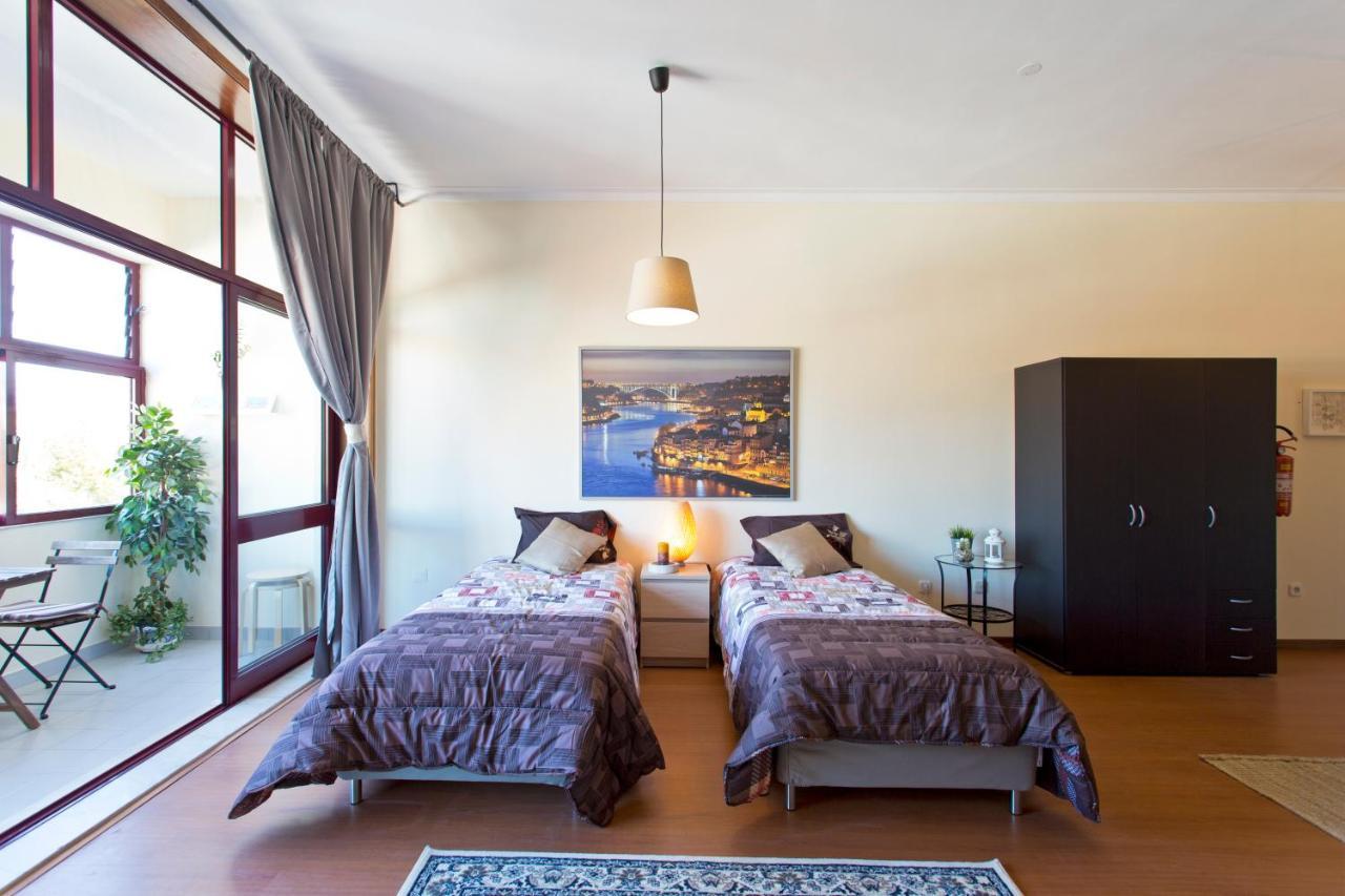 Cozy Sunny Flats By Hostwise Apartment Порто Екстериор снимка